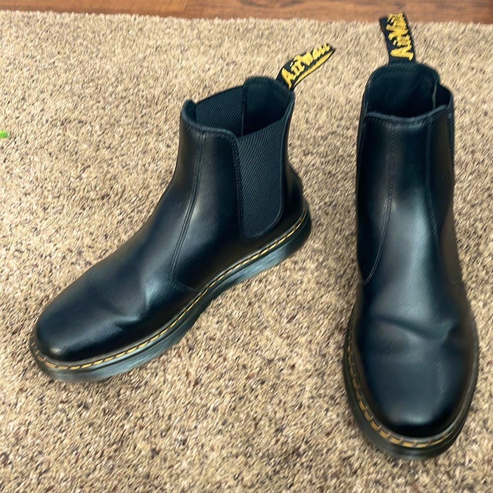 Like new Dr. Martens Chelsea Boots